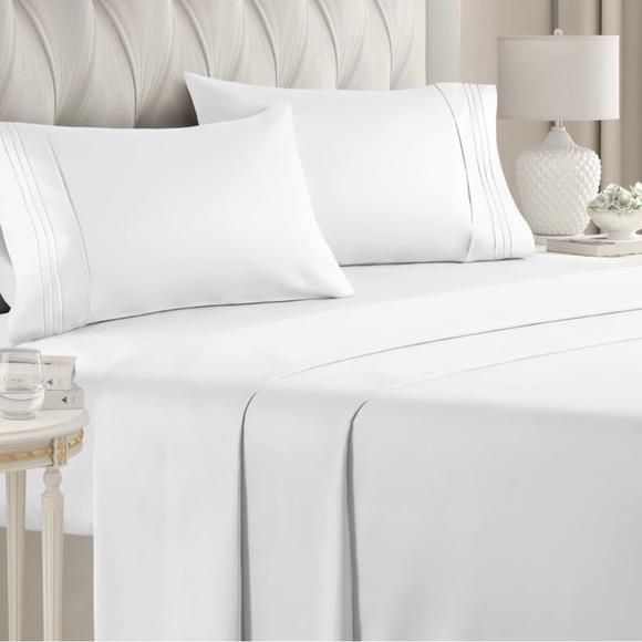 kathy ireland Bedding Nwt Kathy Ireland Premium White Striped Queen